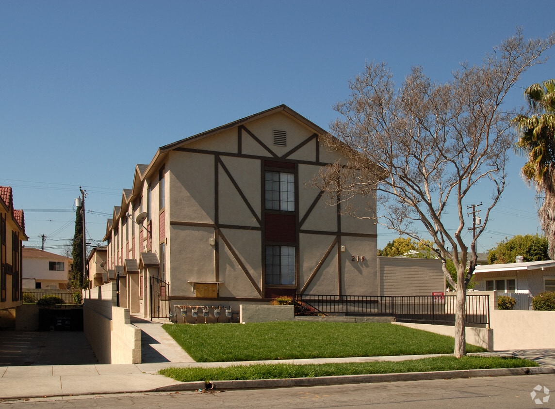 Building Photo - 215 S 5th St