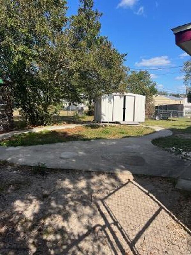 Foto del edificio - Cute Remodeled Deltona Beauty Call Sheila C 407-687-7900