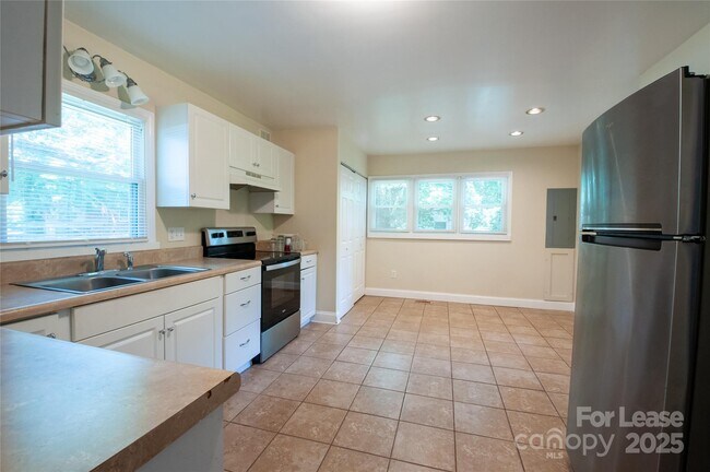 Foto del edificio - 2045 Cline St