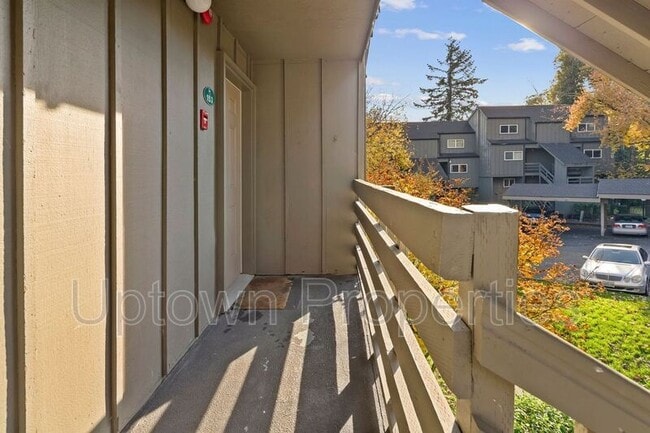 Building Photo - 4 Touchstone Dr