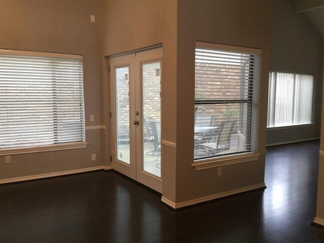 Building Photo - 304 Sheridan Trail