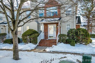 Building Photo - 160 Vasser Dr