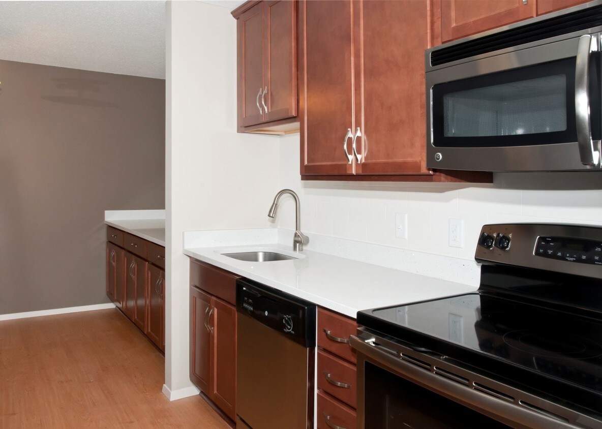 Kitchen Sink & Oven - 5220 W 102nd St