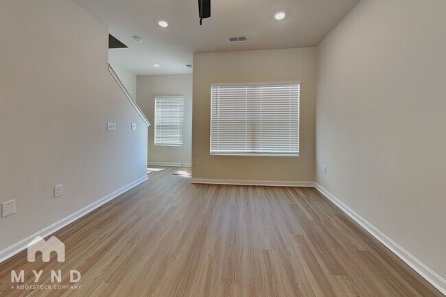 Foto del edificio - 1290 Principal Featherstone Ave