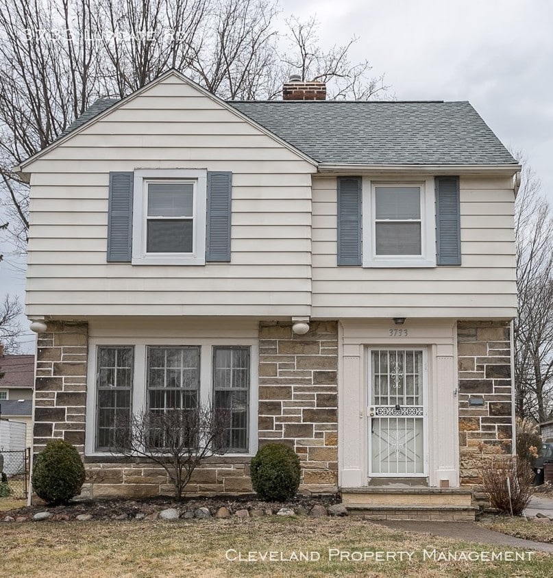 Charming Colonial House Rental in Shaker Heights, OH
