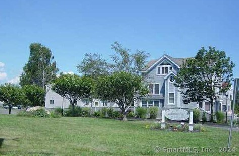 Foto del edificio - 92 Limewood Ave