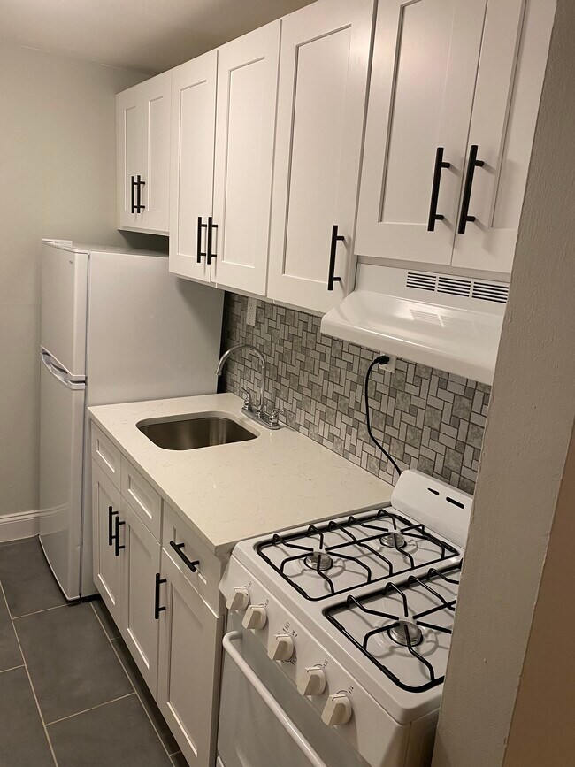 Kitchen - 96 CENTRAL Ave