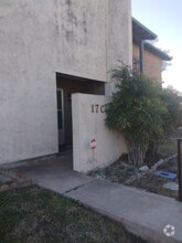 Building Photo - 100 Royal Way Dr