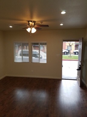 Building Photo - 1 Bed/1 Bath Coming Available August 1st