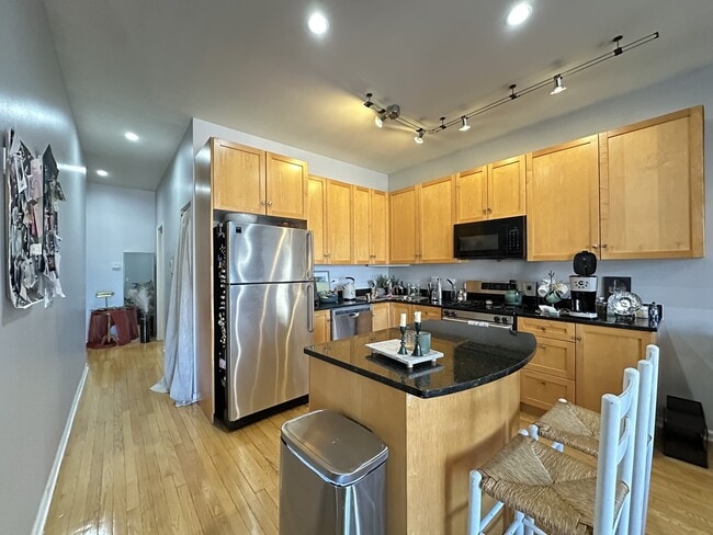 Building Photo - 1743 W North Ave