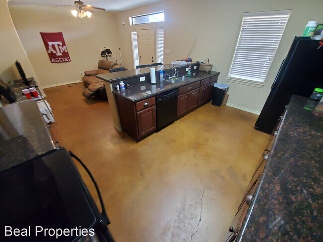 Building Photo - 4 br, 3 bath House - 3227 Sergeant Drive A