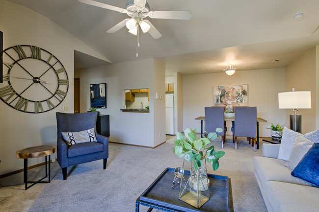 Dining Area - The Pointe