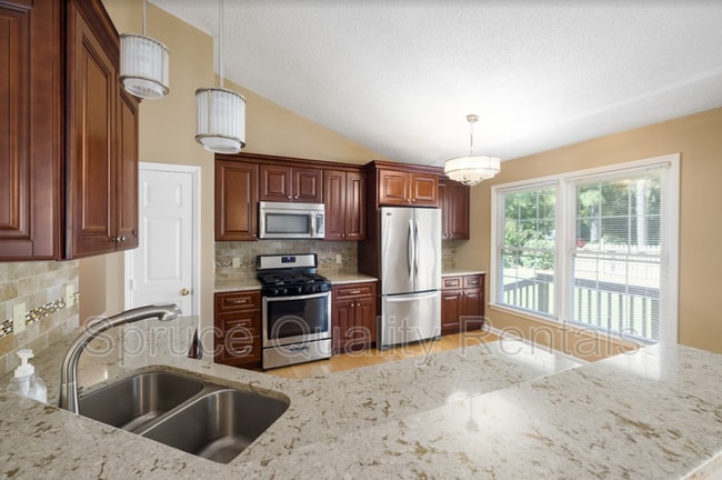 Building Photo - 4605 Knightsbridge Way