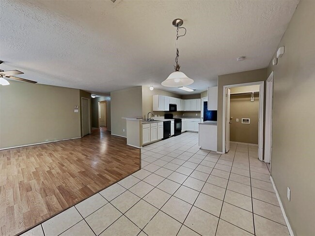 Building Photo - 9726 Gulfstream Dr