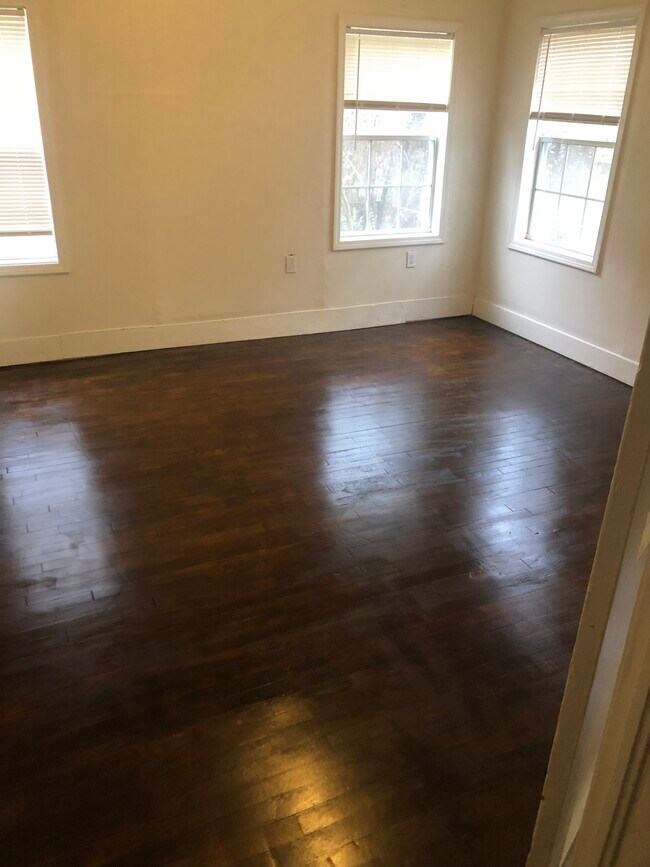 Foto del edificio - 165 Cooper Rd