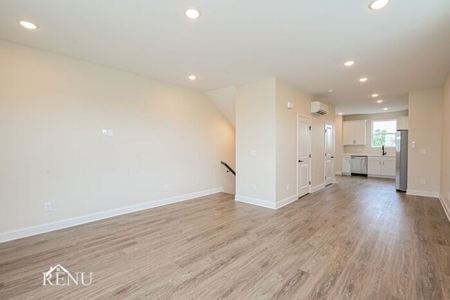 Building Photo - 5761 Sofias Cir