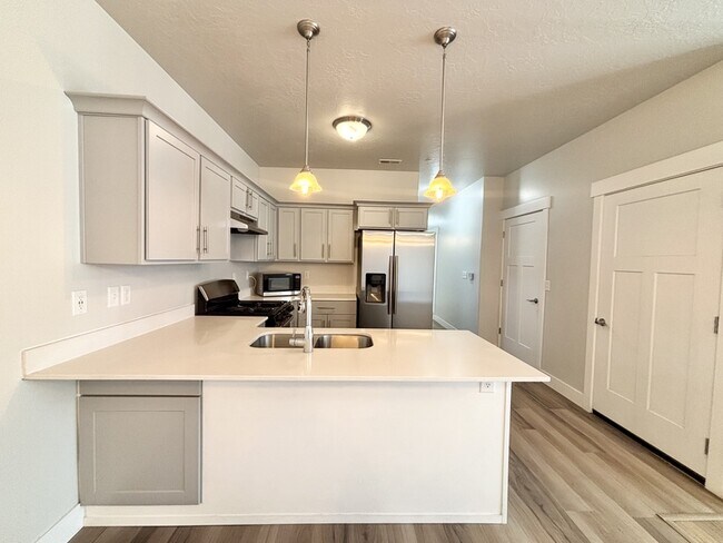 Building Photo - 13084 S Tortola Dr