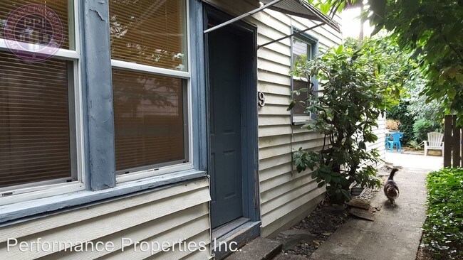 Building Photo - 7320-7326-7326 SE Milwaukie Ave