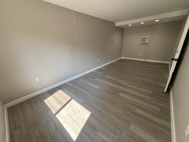 Building Photo - Newly Renovated House in Gary!