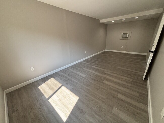 Foto del edificio - Newly Renovated House in Gary!