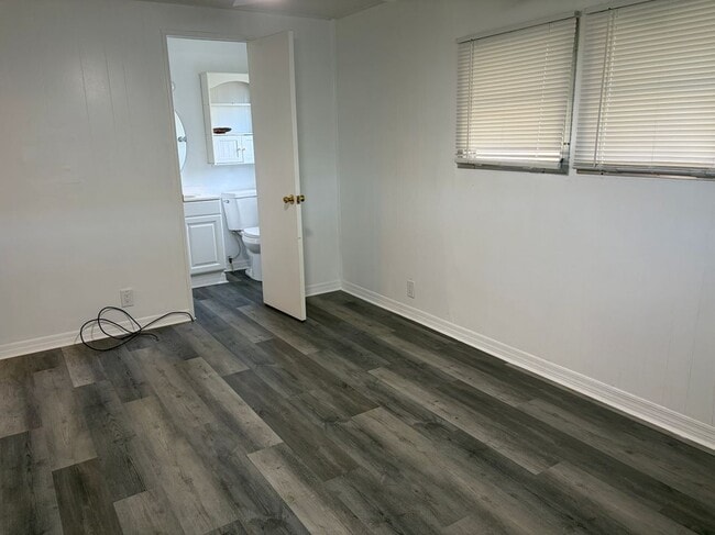 Building Photo - 5221 Beechmont Ave
