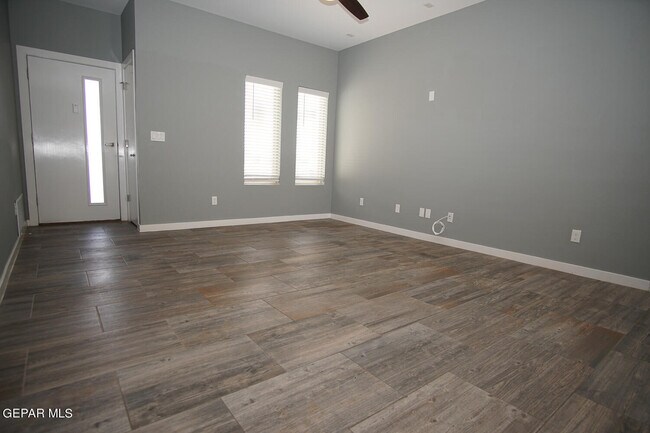 Building Photo - 1085 Gaitan St