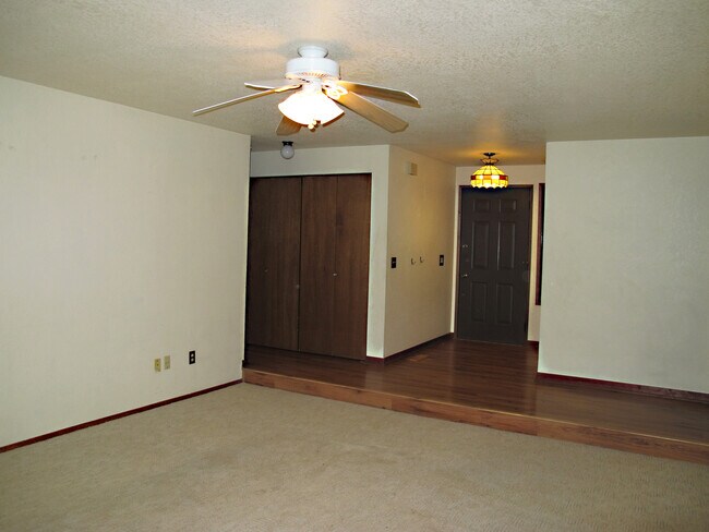 Foto del edificio - Pet Negotiable 3 Bedroom Home. Fire Place and Garage.