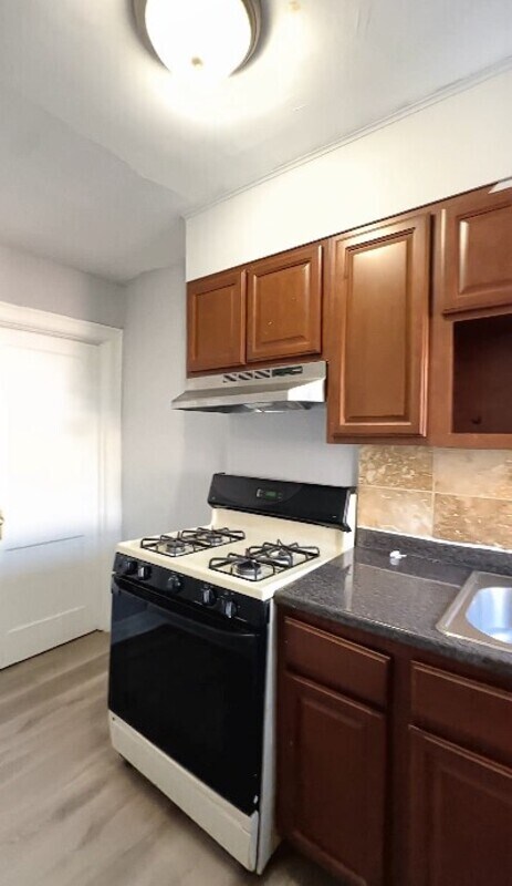 Foto del edificio - 5125 Sheldon St