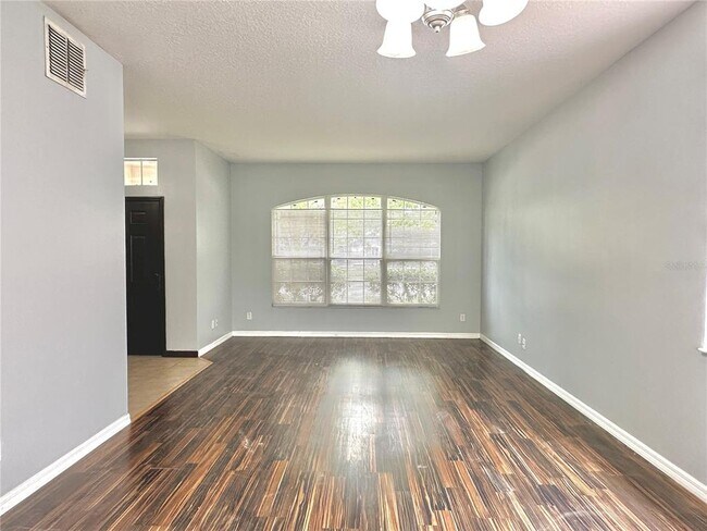 Foto del edificio - 5032 Adair Oak Dr