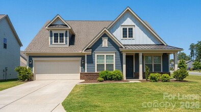 Building Photo - 906 Acorn
