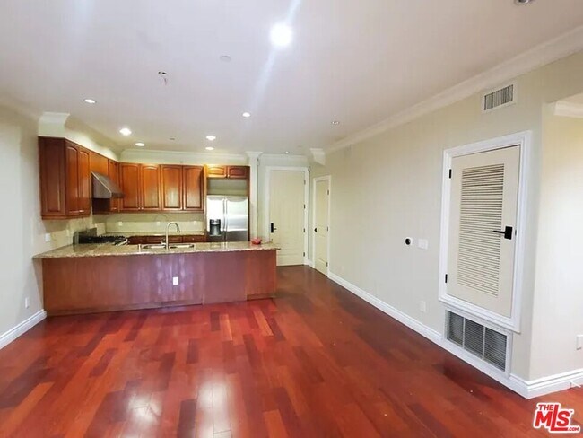 Building Photo - 1135 S Shenandoah St