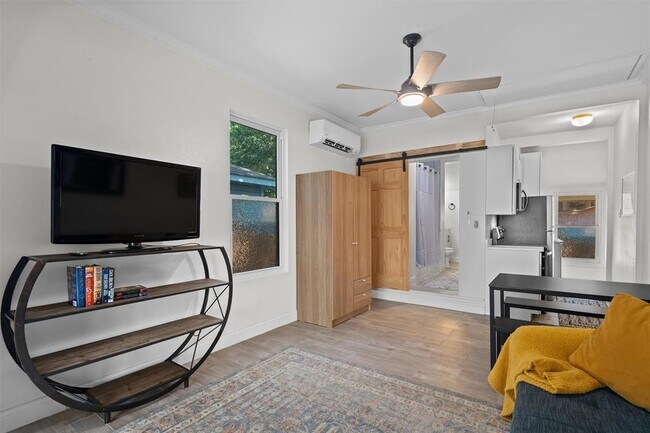 Foto del edificio - 5412 Nelray Blvd