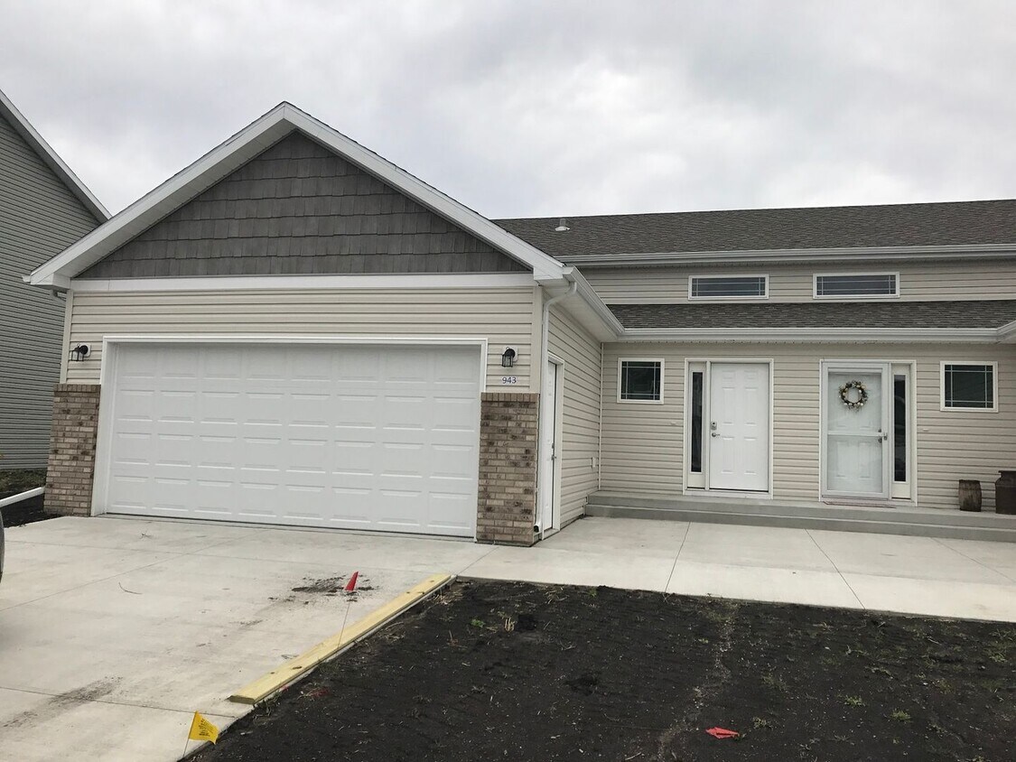 Foto principal - 943 Eaglewood Ave