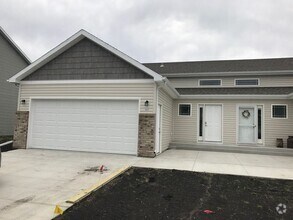 Building Photo - 943 Eaglewood Ave