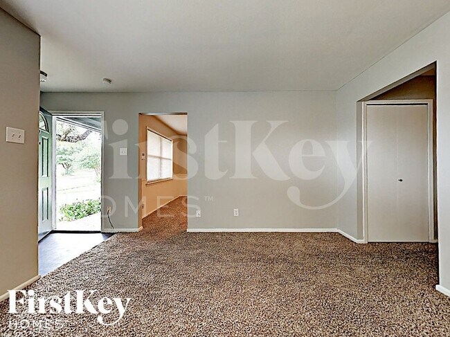 Building Photo - 4639 Nettleton Dr
