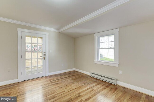Foto del edificio - 811 Thayer Ave