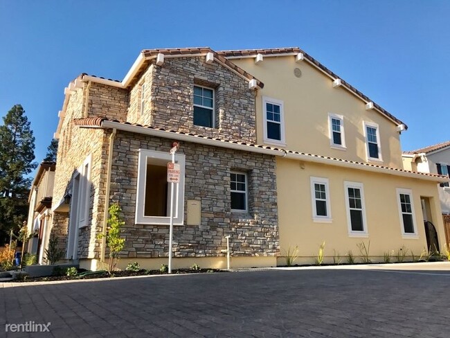 Foto del edificio - 3 br, 2.5 bath House - 392 School Court