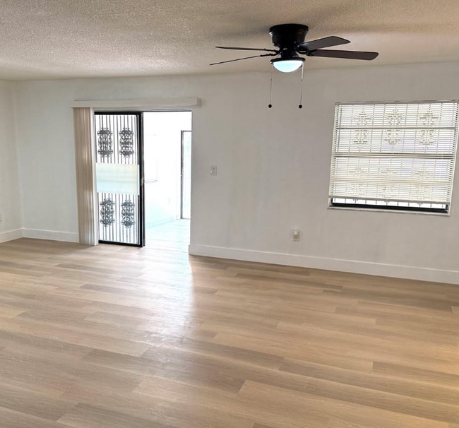 Building Photo - 2732 W 54th St