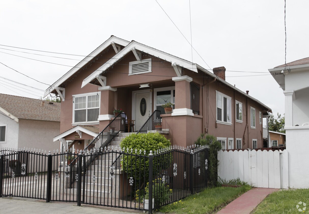 Primary Photo - 9905-9907 B St