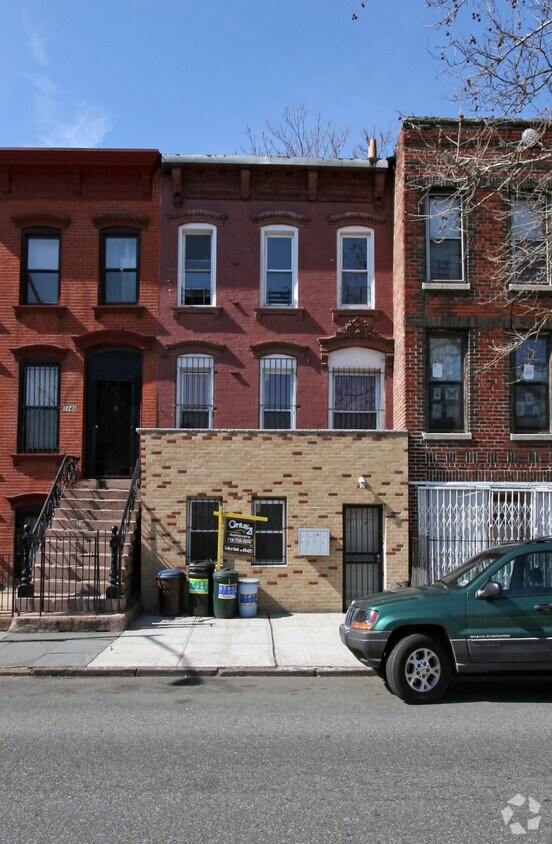 Primary Photo - 114 Patchen Ave