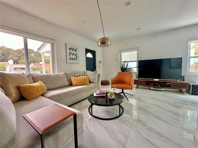 Foto del edificio - 229 NW 44th St