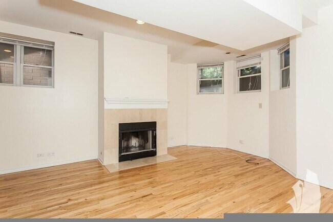 Foto del edificio - 2320 N Southport Ave