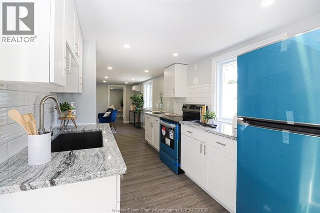 Building Photo - 459 Ellis St W