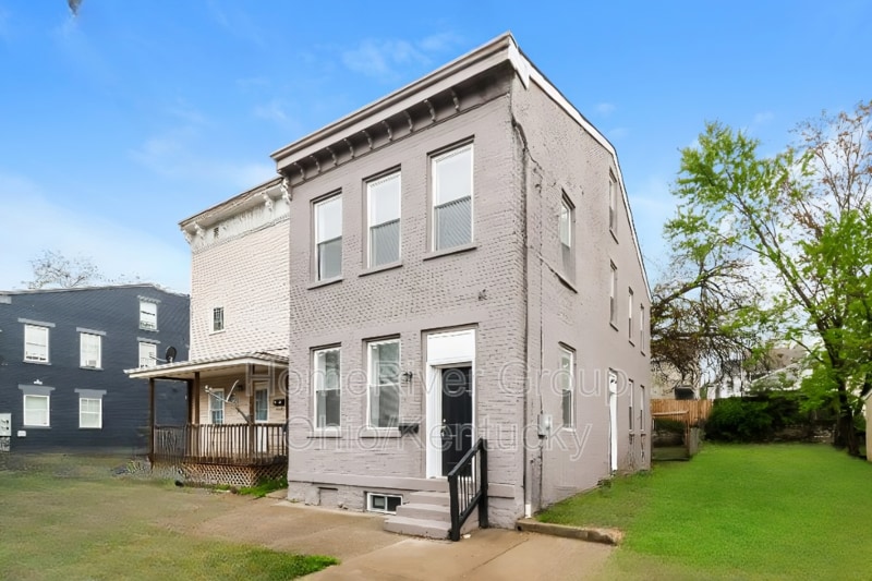 Primary Photo - 124 E 13th St