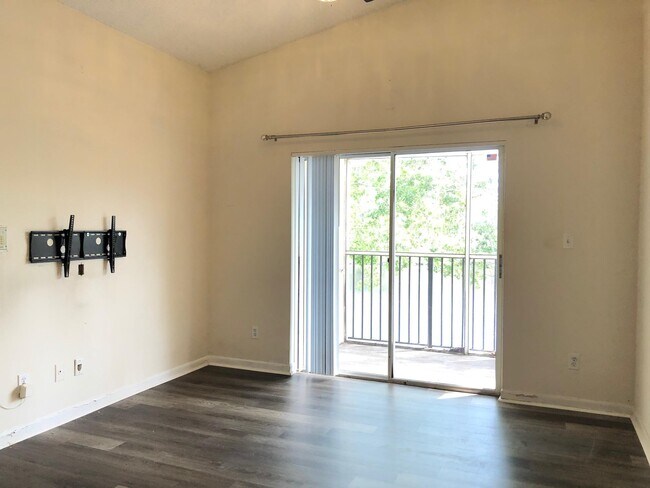 Building Photo - 720 Cypress Ln