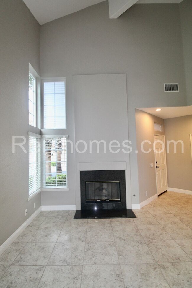 Building Photo - 12696 Springbrook Dr