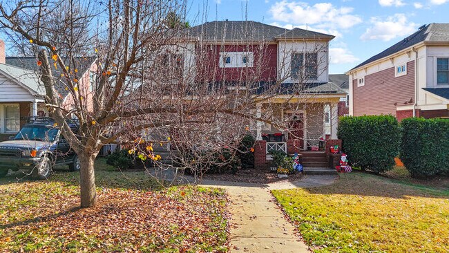 Building Photo - 2 Bed, 2.5 Bath Townhome located in the he...