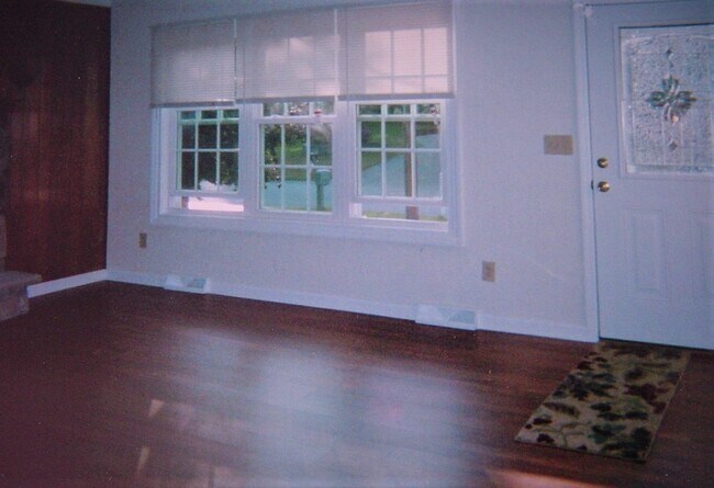 Family room windows - 2028 Debutante Mnr