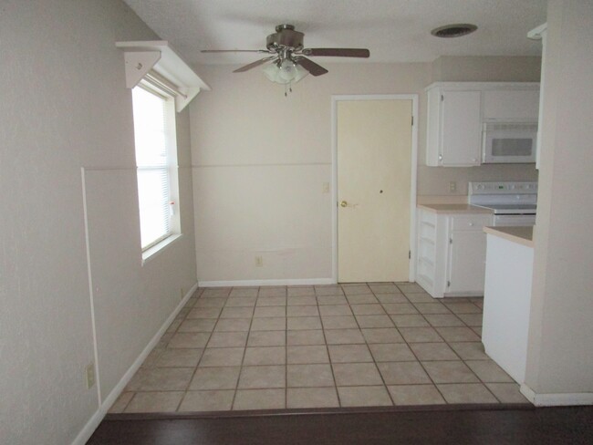 Foto del edificio - 3 BEDROOM 1.5 BATH NEAR SWOSU