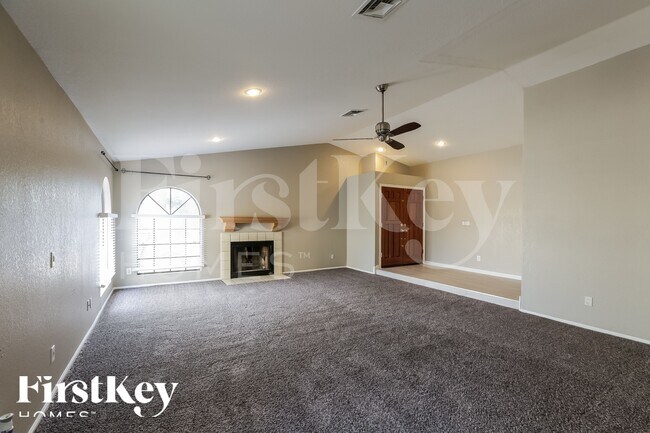 Foto del edificio - 2994 N Benson Ln